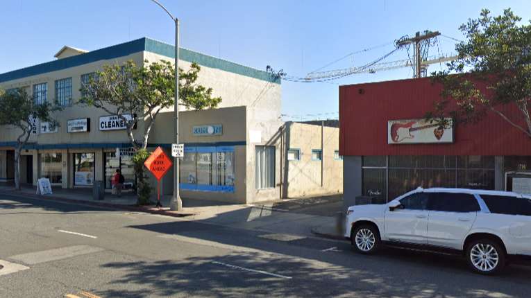 700 Santa Monica Blvd parking