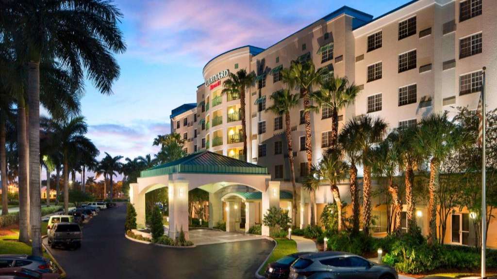 Courtyard FLL Airport Parking