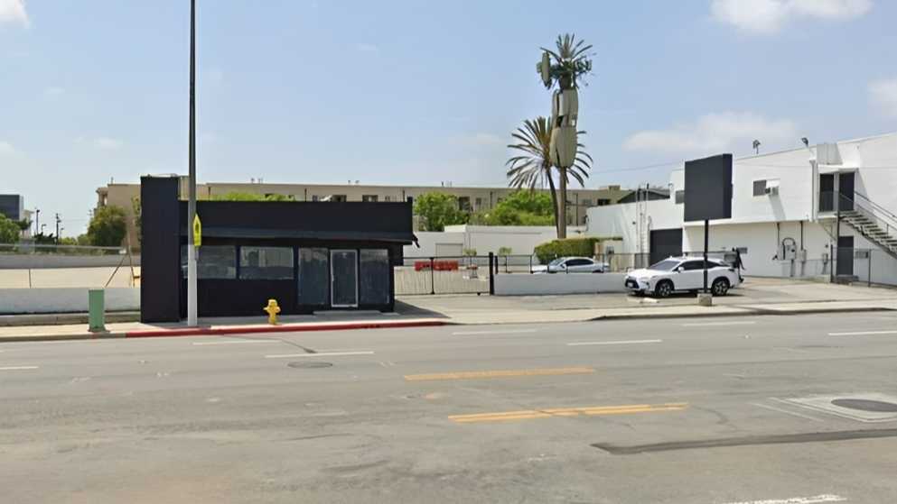 923 S Prairie Ave parking