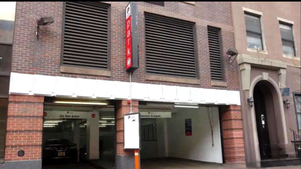 222 W 14th St. Parking