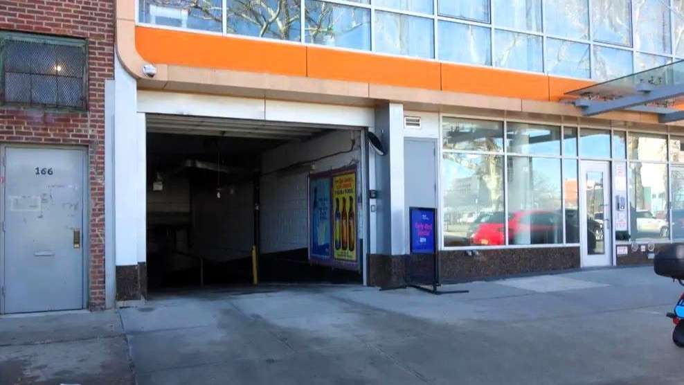 160 N 12th St Parking