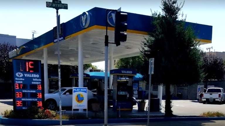 111 East 14th St(Monument Gas & Mart) Parking