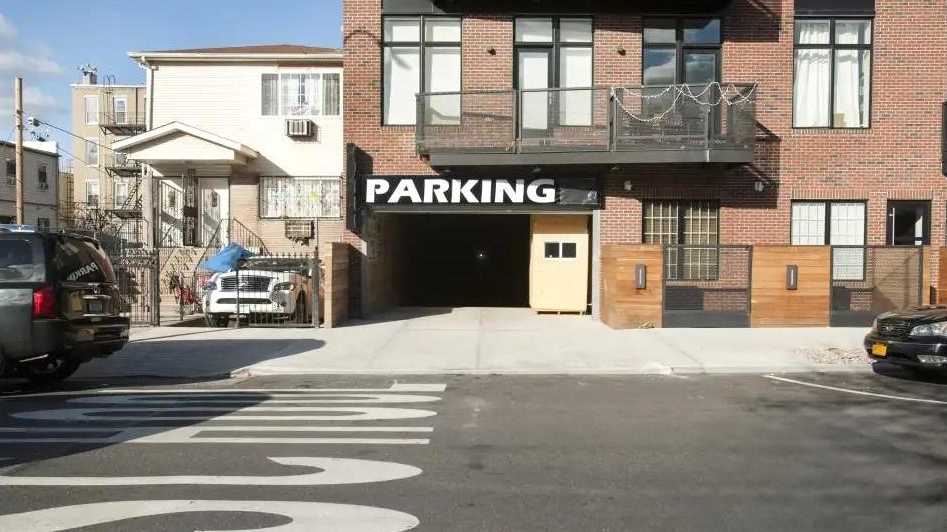Dekalb Ave Garage Parking