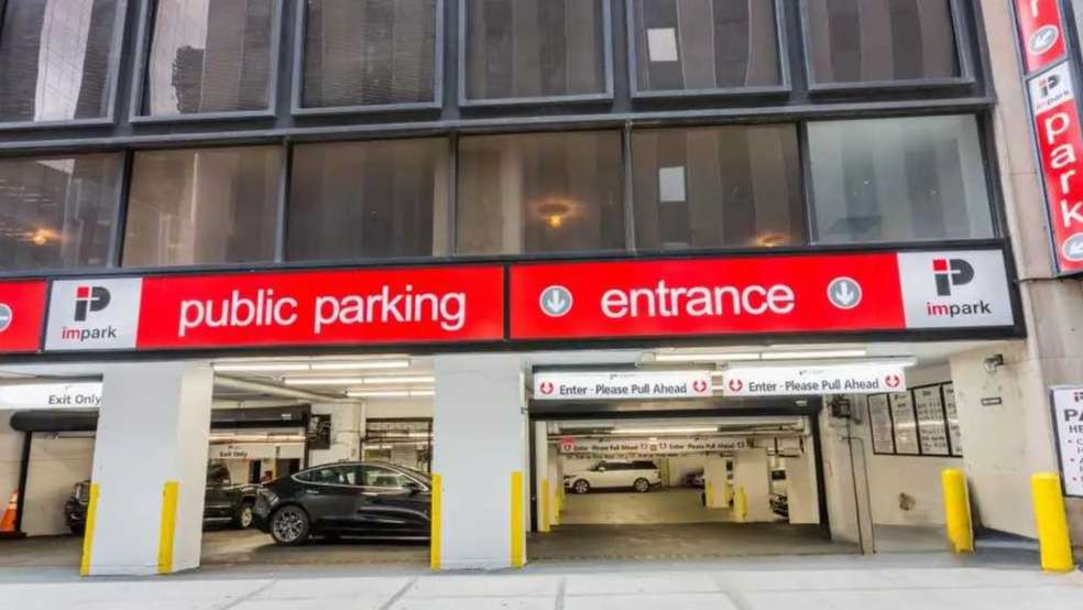 211 W 56th St parking