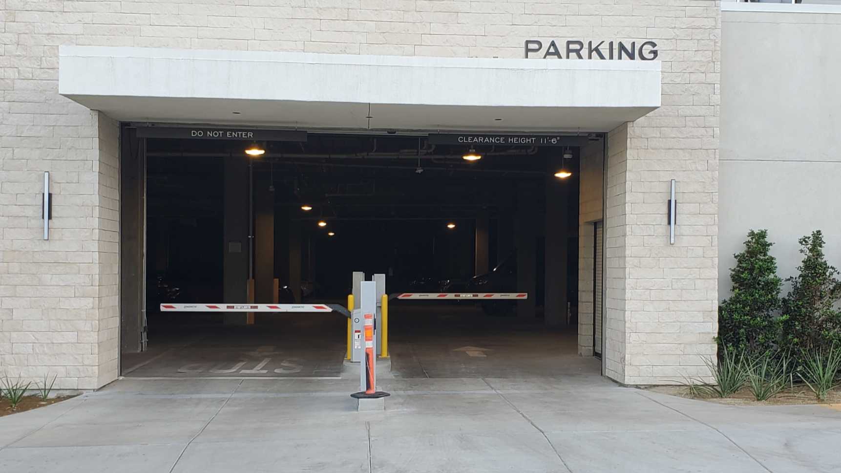 Find Best Hourly Parking Near 414 N Palm Canyon Dr parking Book Hourly Parking in 414 N Palm Canyon Dr parking