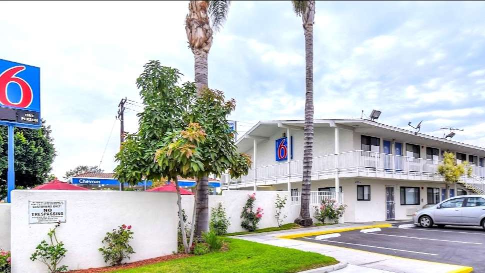 3429 Peck Rd (Motel 6) Parking