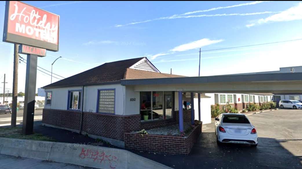 8050 NE Martin Luther King Jr Blvd (Holiday Motel) Parking