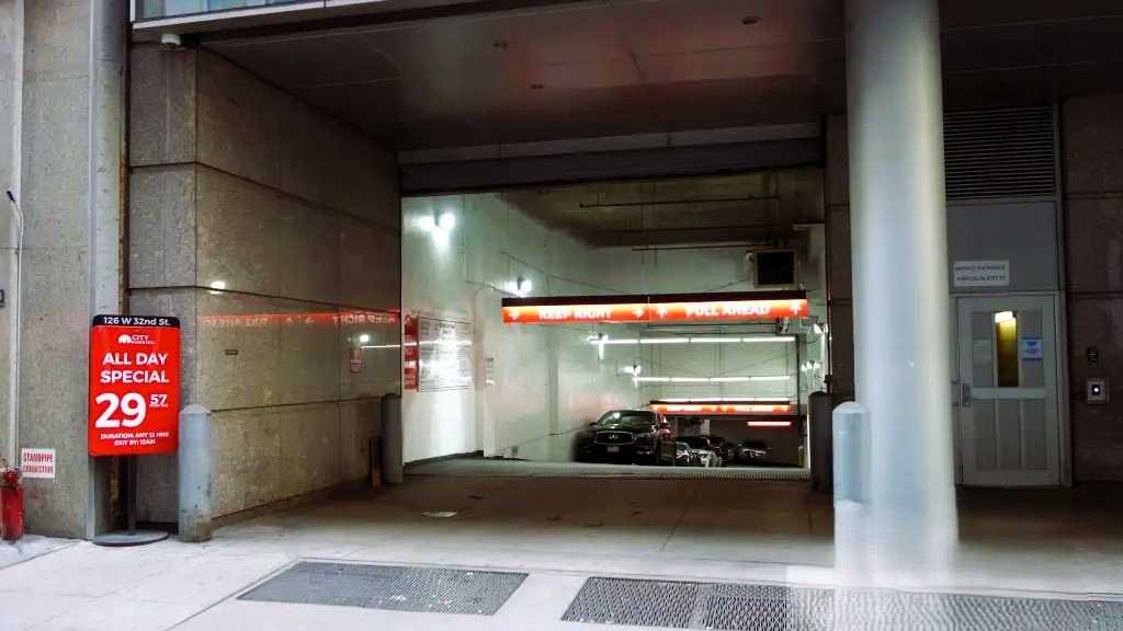 315 West 33rd Street Parking