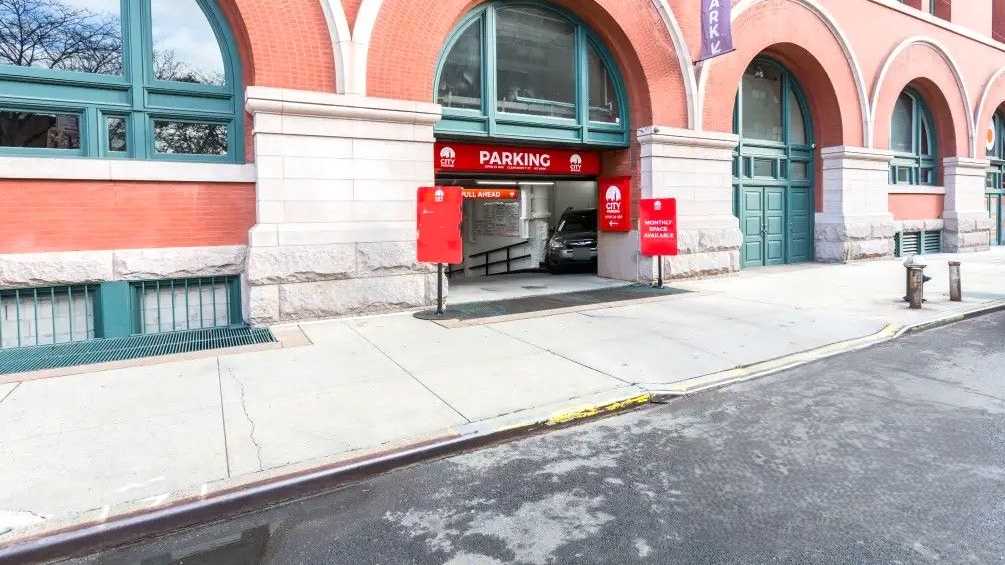 641 Washington Street Parking