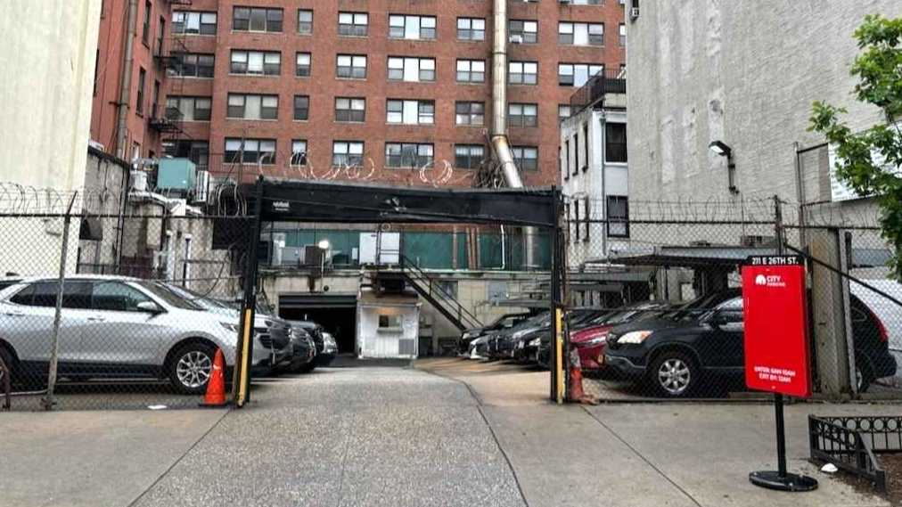 211 East 26th Street Parking