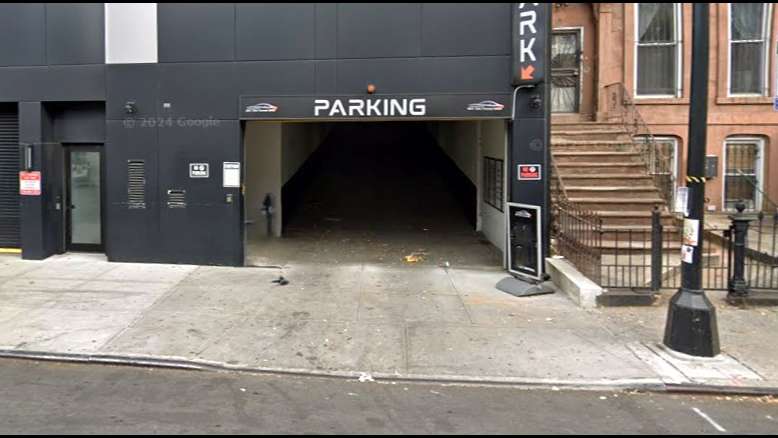 533 Franklin Ave Parking