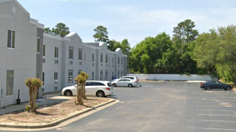 4577 E Highway 20 Parking