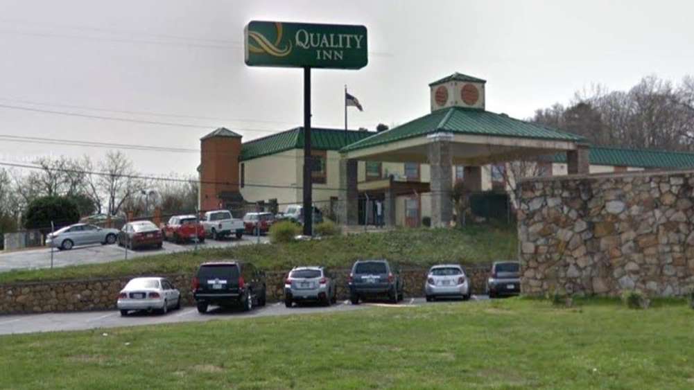 4833 Hixson Pike Parking