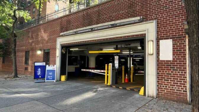 528 E 20th St Parking