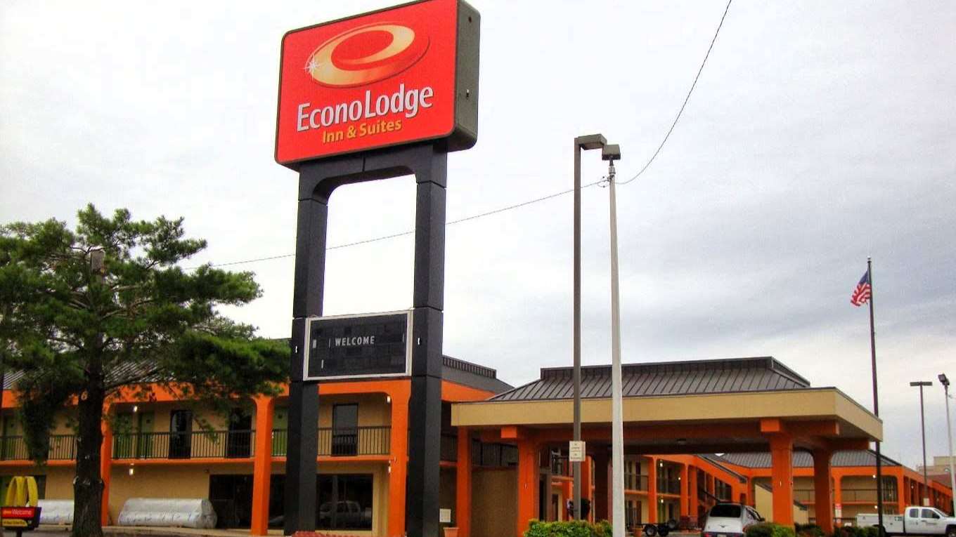 Econo Lodge Inn & Suites
