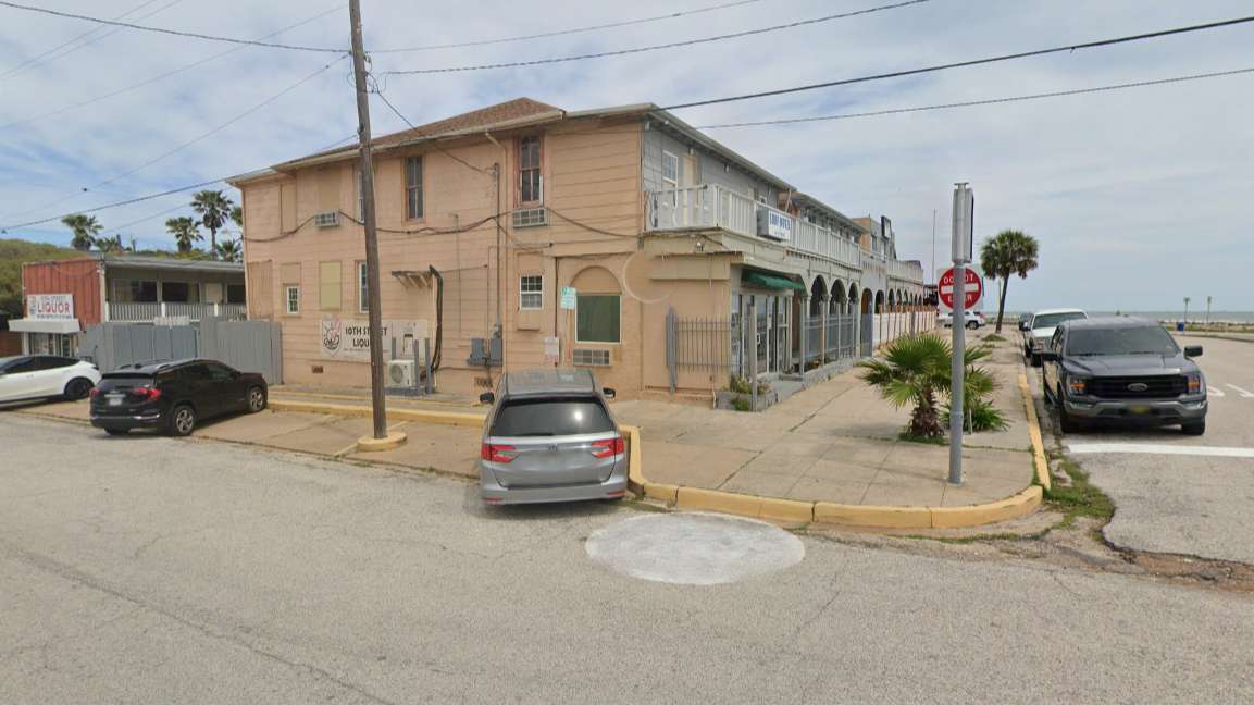  Surf Motel & Apartments GLS Airport Parking