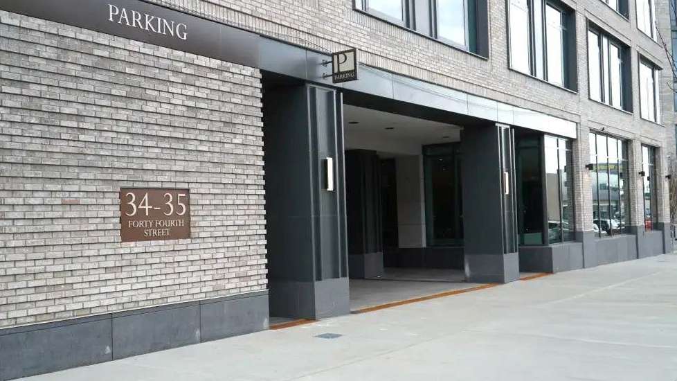 3435 44th St Parking_Hearthstone Garage