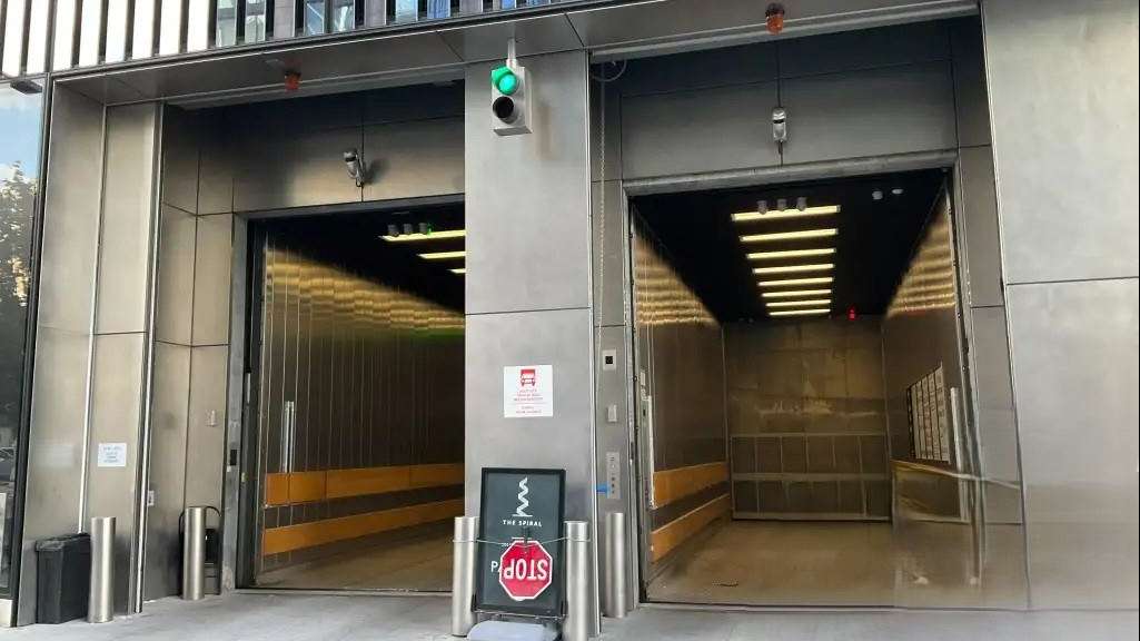504 W 35th St Parking