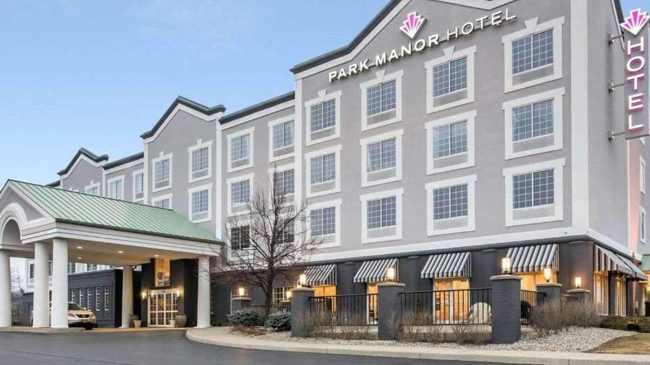 (Park Manor Hotel) 7 Northside Dr Parking