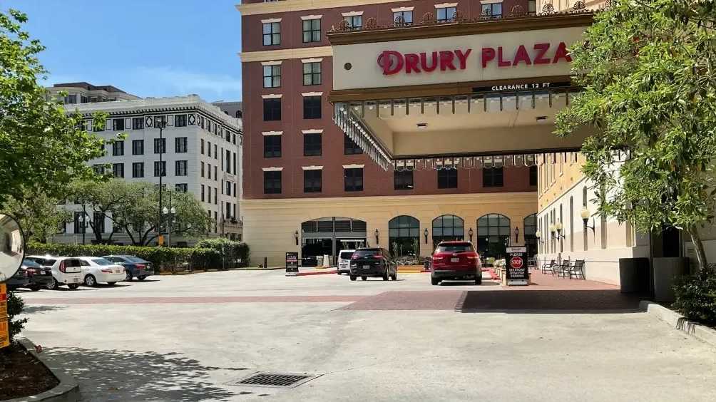 820 Poydras St.  Drury Parking