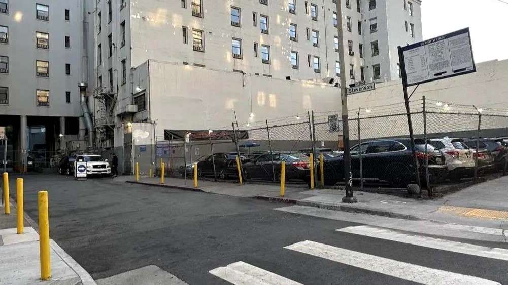 700 Stevenson St Parking