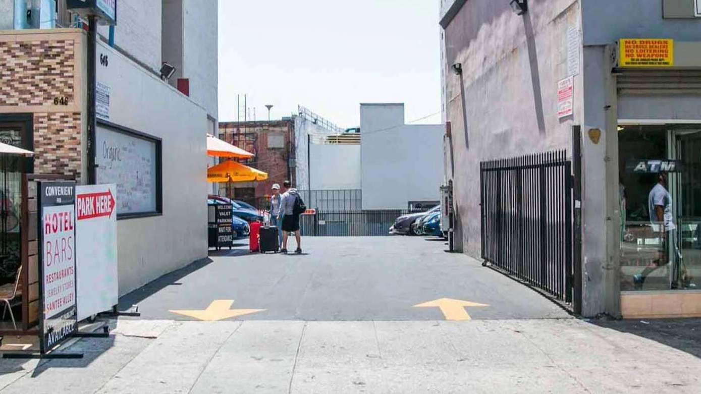 644 S Main St Parking