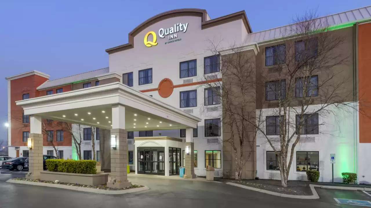 3196 Point S Dr Building (Quality Inn) parking