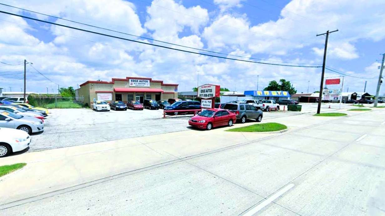 2921 E Abram St Parking