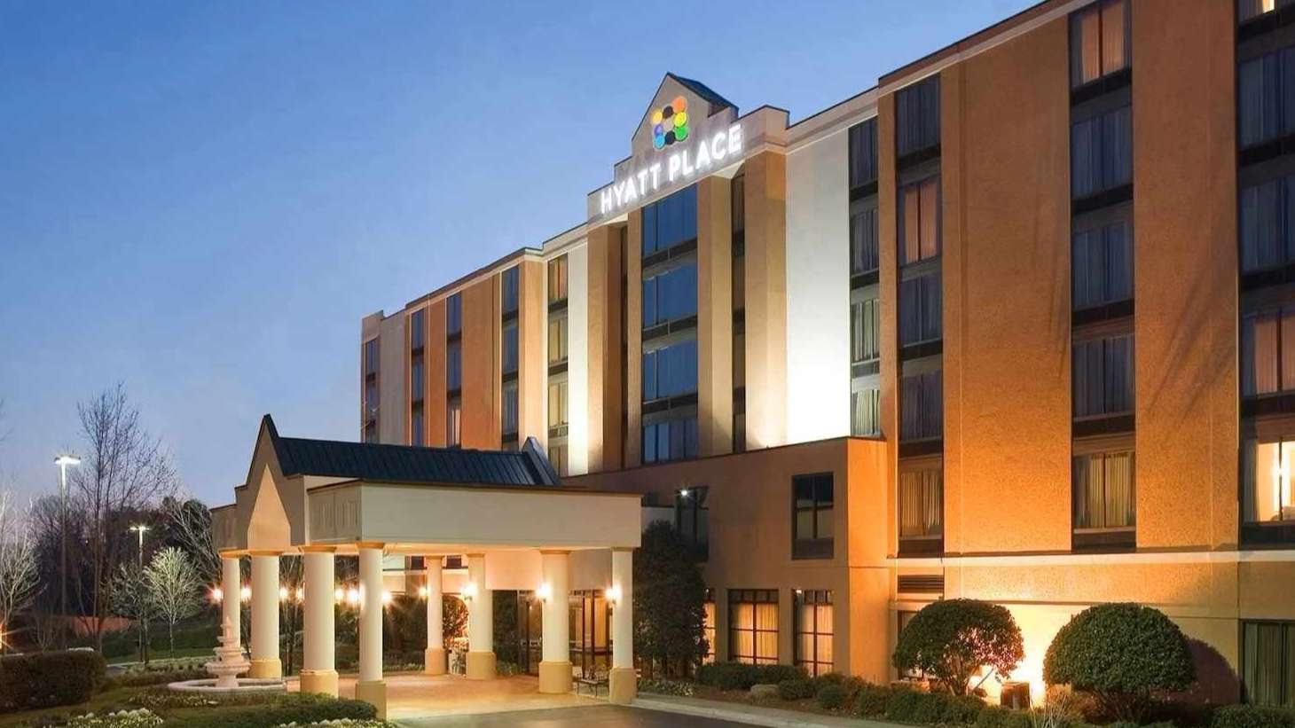 Hyatt Place_45400 Park Ave Parking