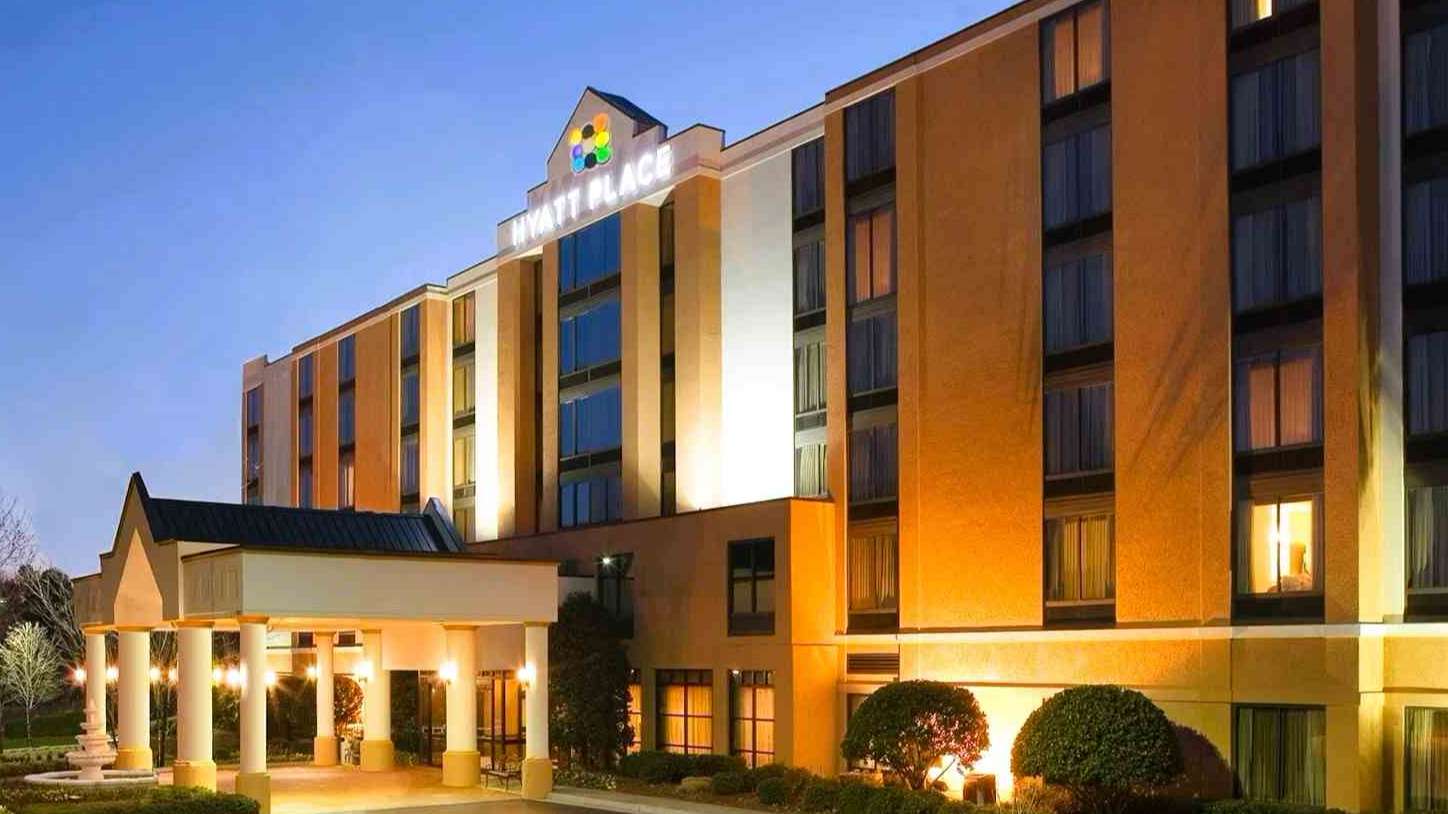 Staybridge Suites_350 22nd Ave Parking