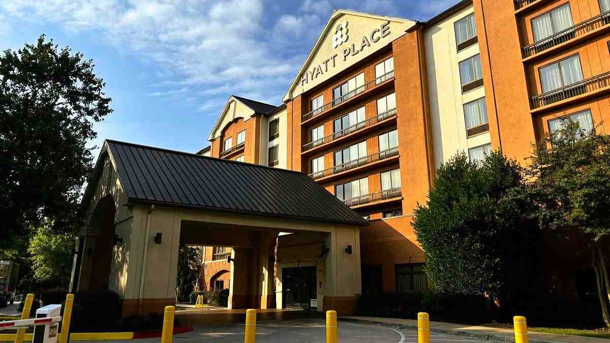 Hyatt Place_1899 Sullivan Rd Parking