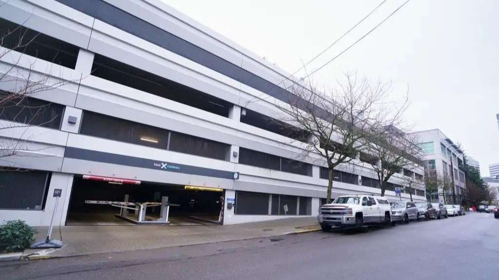 300 Yale Ave. N - Garage