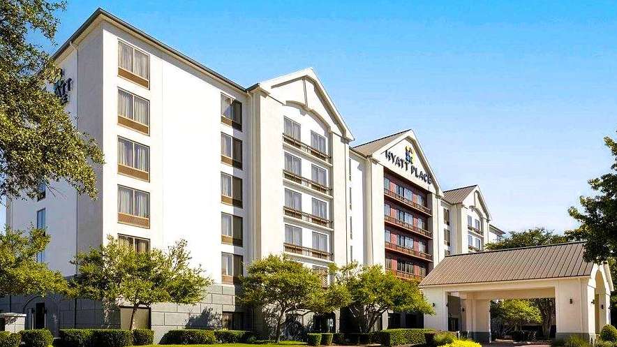 Hyatt Place Dallas_5229 Spring Valley Rd Parking