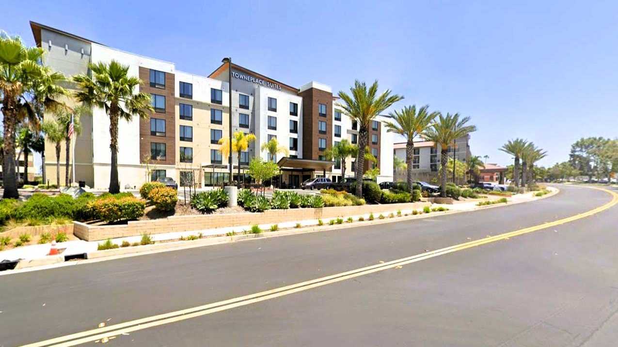 23150 Lake Center Dr (TownePlace Lake Forest) Parking