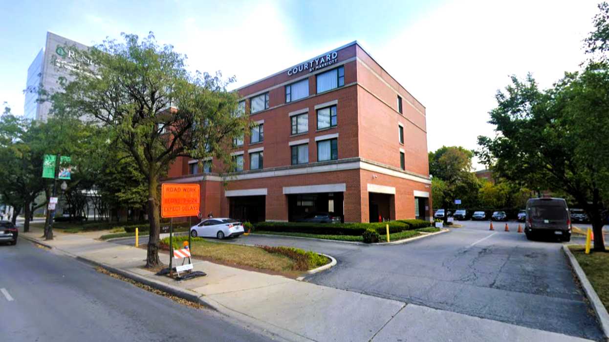 Courtyard by Marriott United Center/Medical District - 625 S Ashland Ave Parking