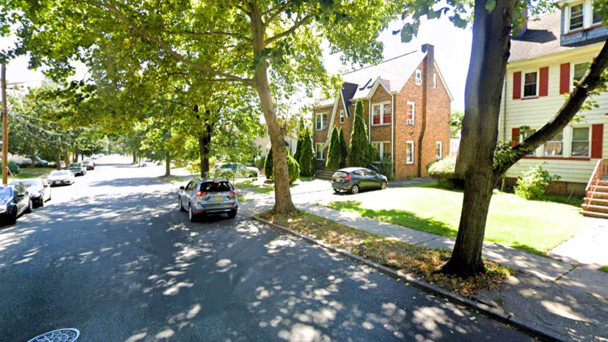 72-74 Hansbury Ave Parking