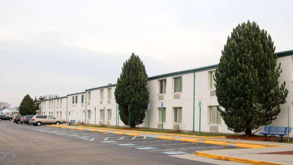 Motel 6 PVD Airport Parking