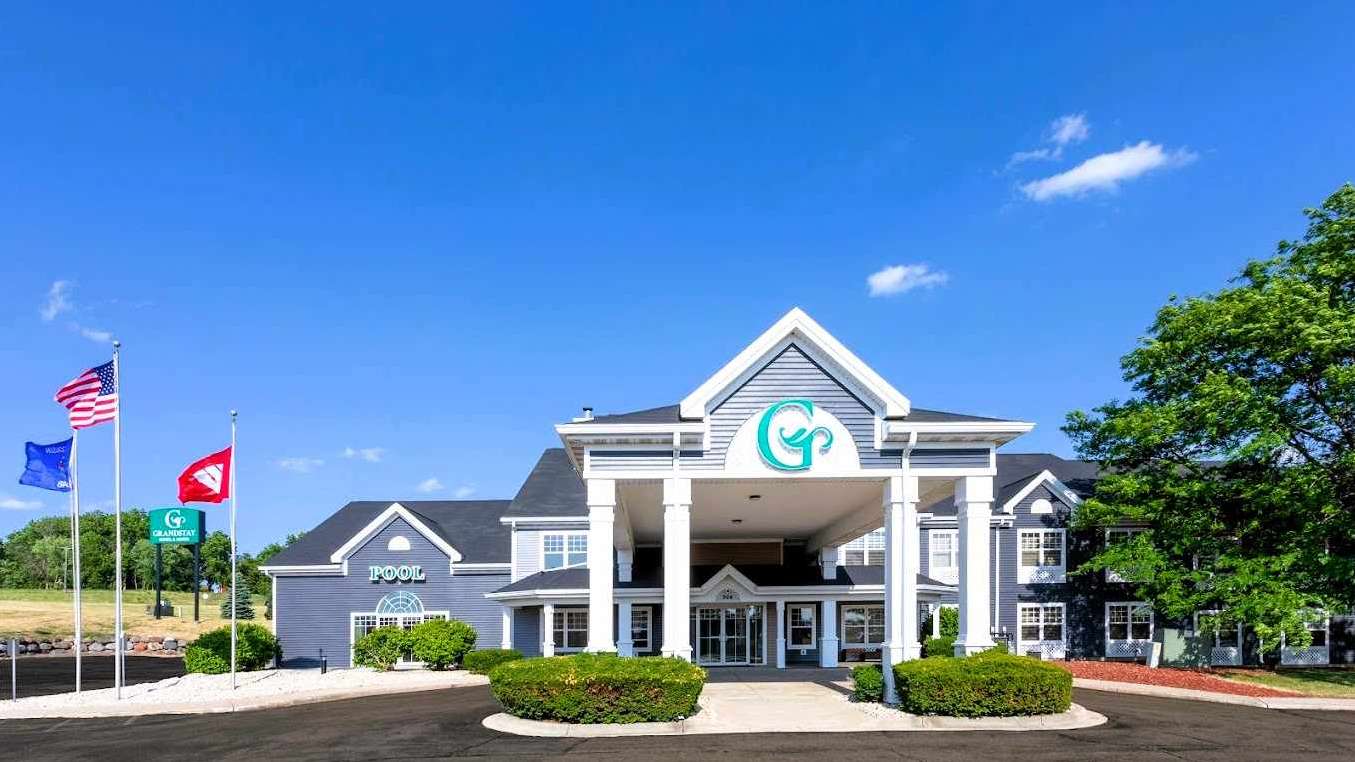 GrandStay Hotel & Suites_975 Frank H St Parking