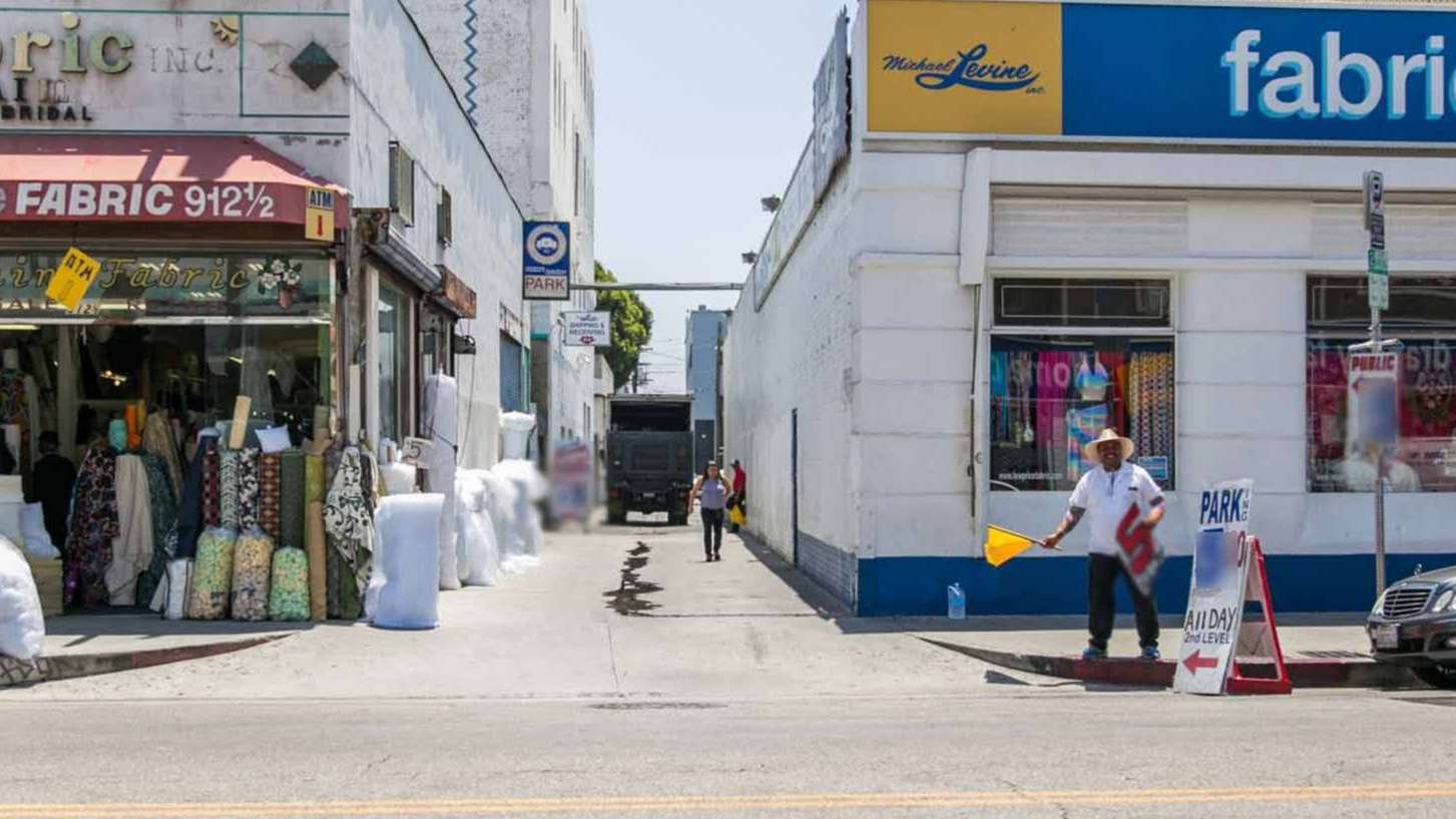 400 E 9th St Parking