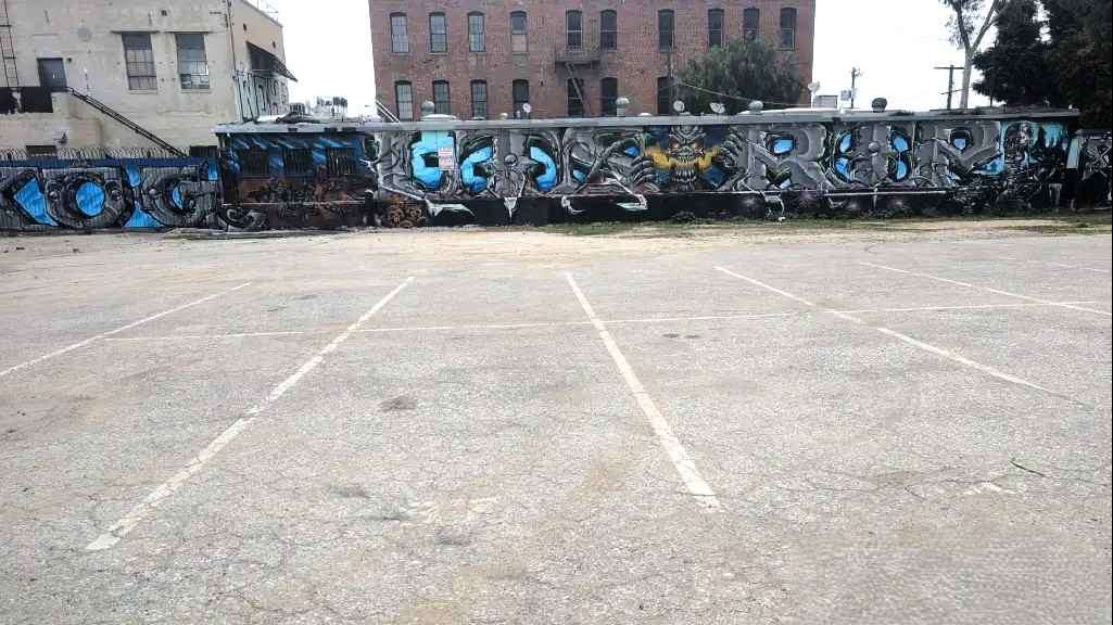 2140 E 7th Pl Parking