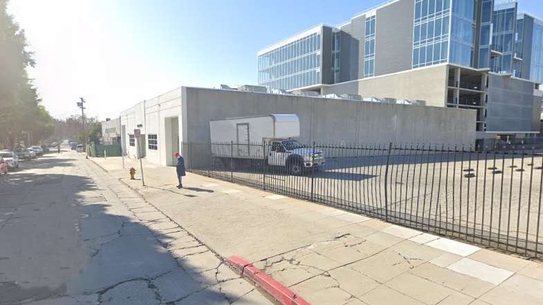 941 N Orange Dr Garage