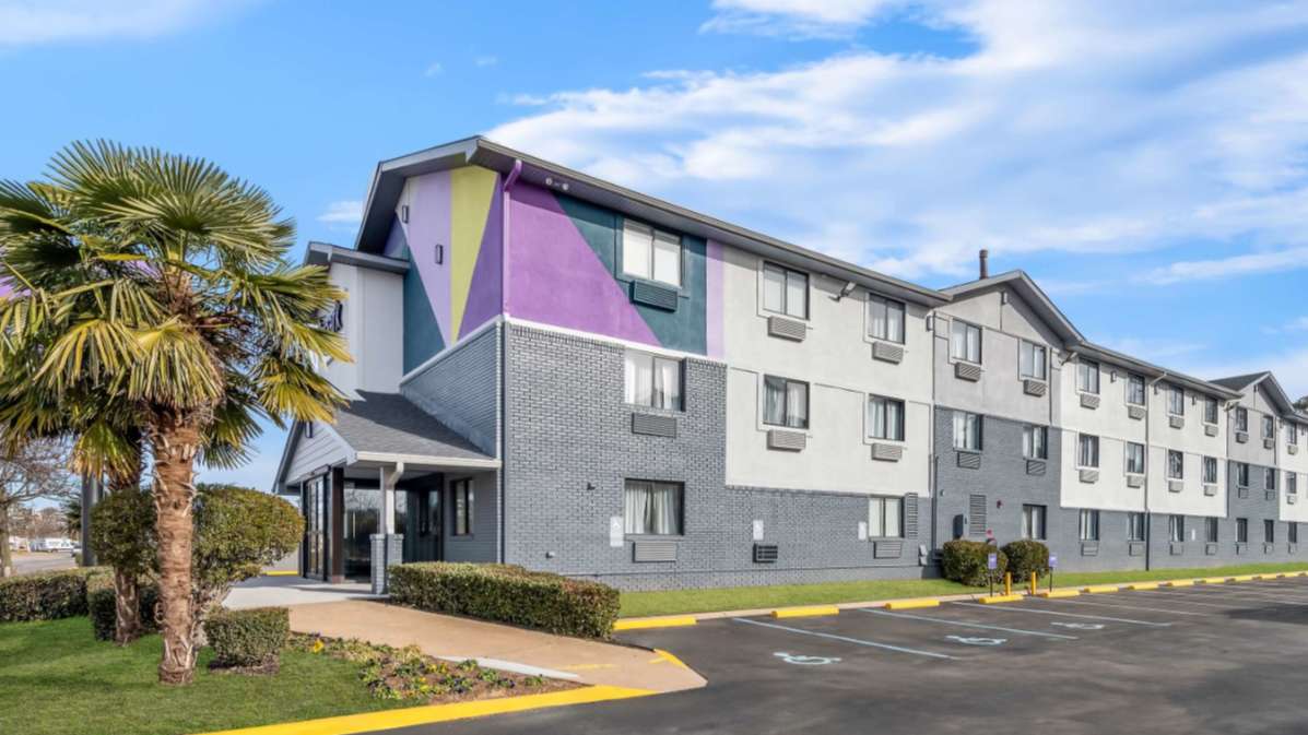 Spark by Hilton Norfolk ORF Airport Parking