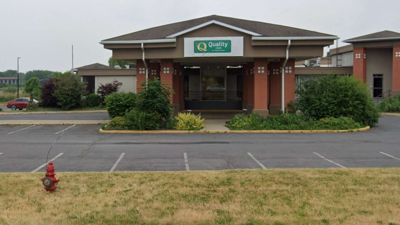 Quality Inn & Suites SYR Airport Parking