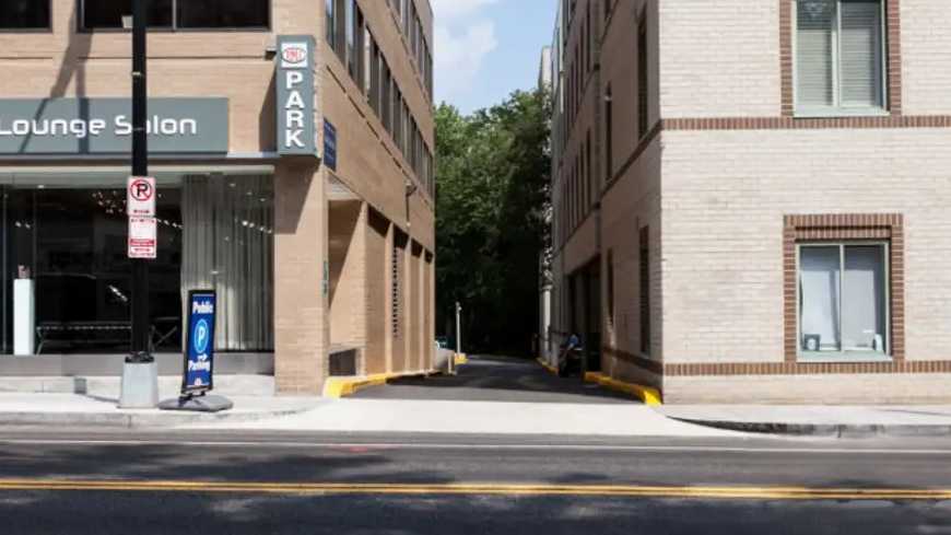 2201 Wisconsin Ave Parking