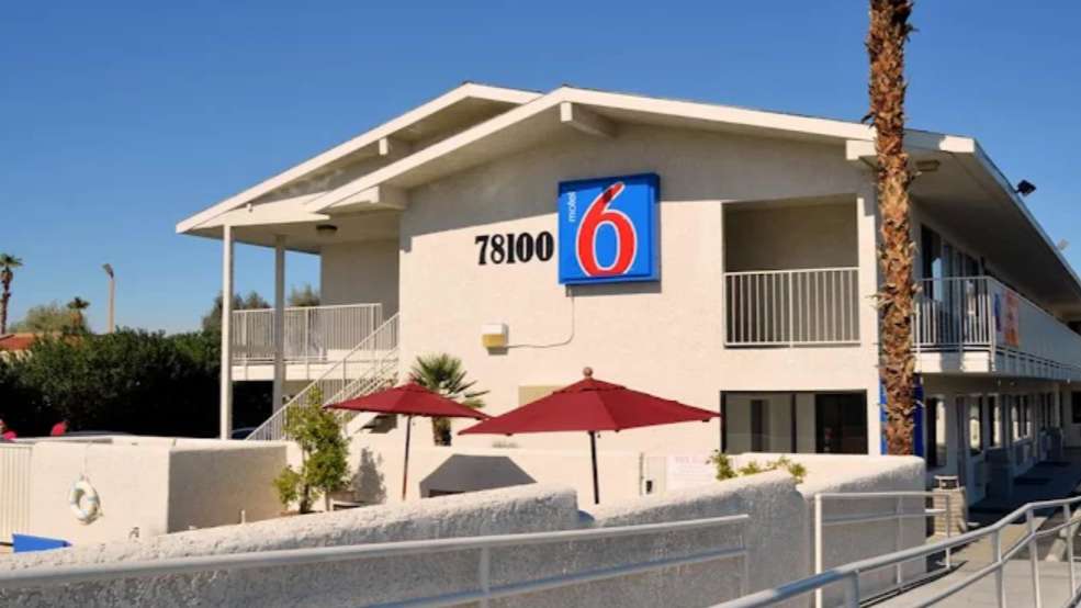 Motel 6 Palm Desert PSP Airport Parking