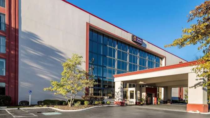 Clarion Hotel Jackson Northwest ( 541 Carriage House )