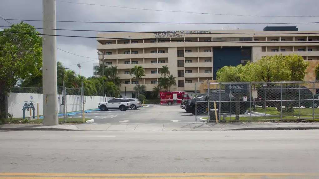 1000 NW. 42nd Ave. (Regency Miami Airport Hotel) Parking