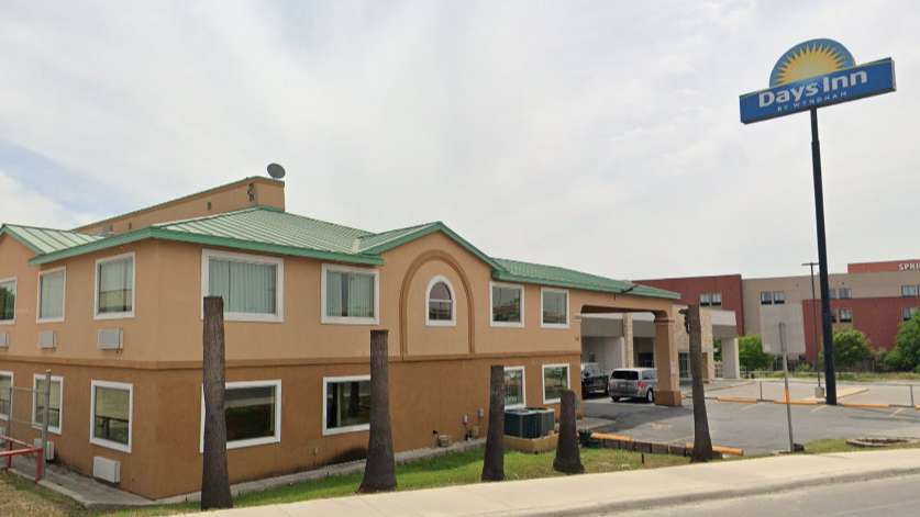 Days Inn by Wyndham SAT Airport Parking