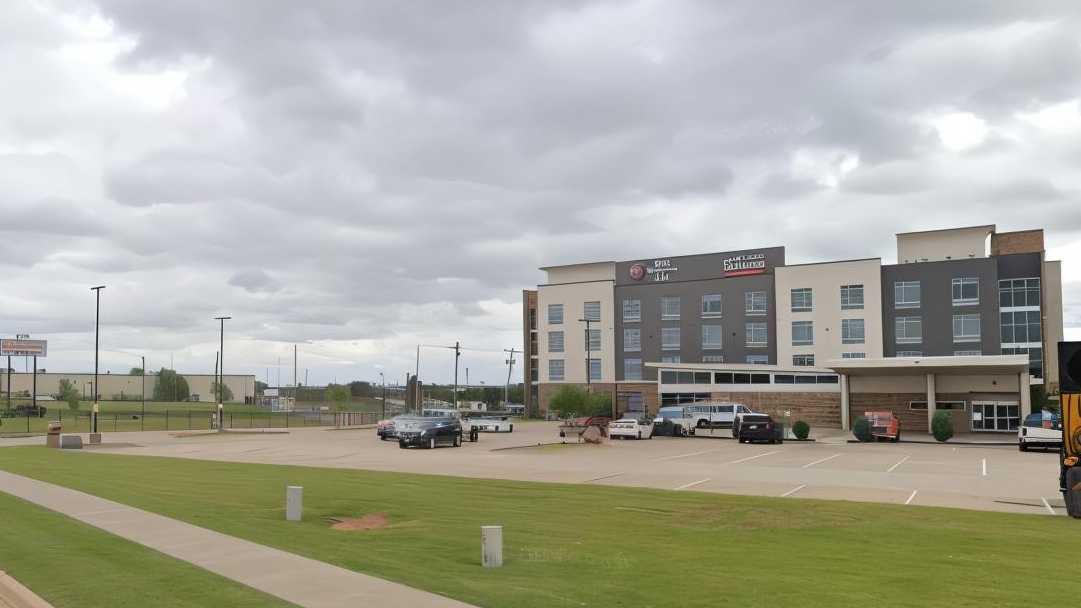  Best Western Plus Executive Residency Parking