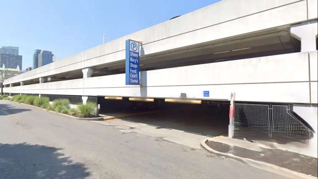 49 Mall Dr. W - Downtown Jersey City Garage Self Park